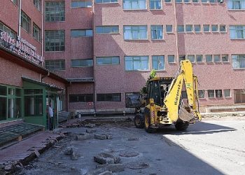 Devlet hastanesi’nin etrafı yenileniyor 
