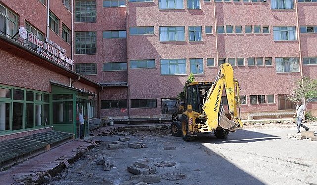 Devlet hastanesi’nin etrafı yenileniyor