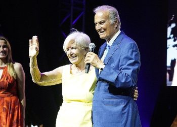 Ediz Hun’dan eşine teşekkür