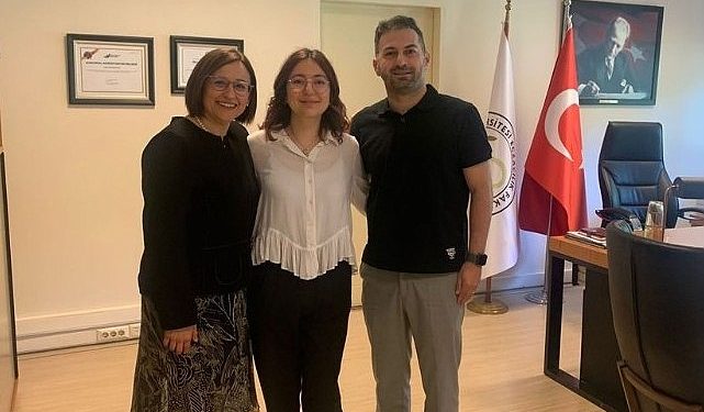 EÜ Eczacılık Fakültesinde genç bilim insanları milletlerarası başarılara imza atıyor