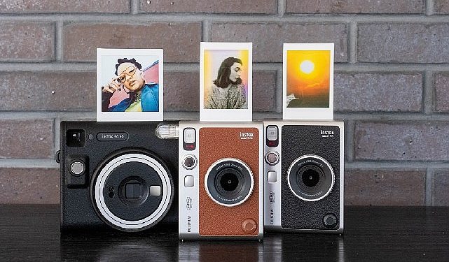 FUJIFILM instax küçük Evo’nun yeni rengi: “Evo Brown”
