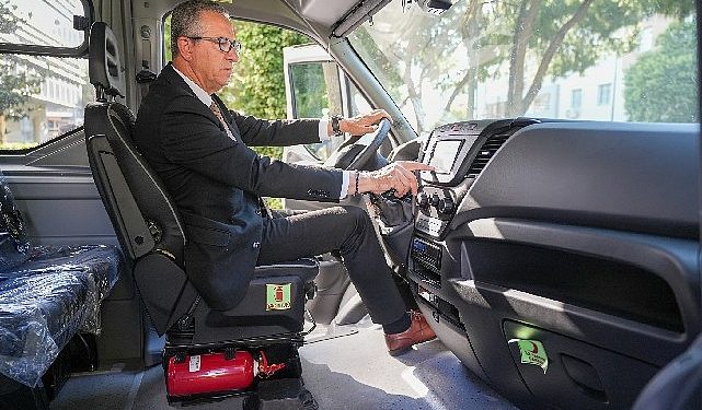 Gaziemir Belediyesi’ne yeni engelli aracı