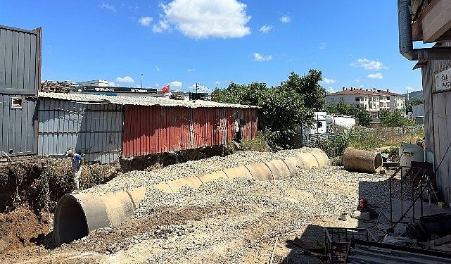Gebze Balçık Mahallesi’nde dev borular ile yağmur suyu çizgisi çalışması