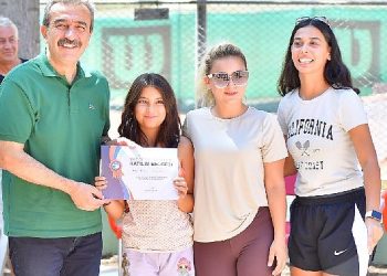 Genç tenisçiler sertifikalarını aldı