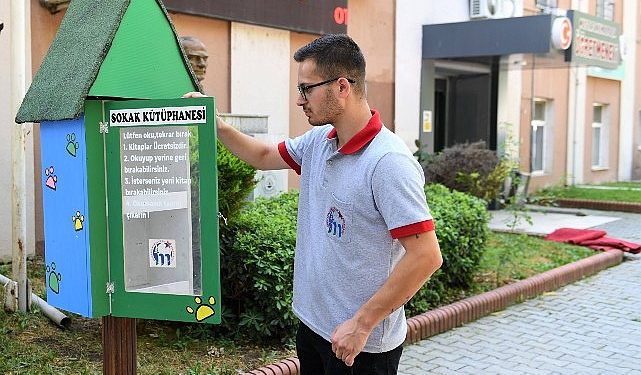 Geri Dönüşüm sokak kütüphanesi