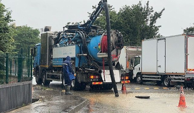 İBB Yardım grupları sel bölgelerinde