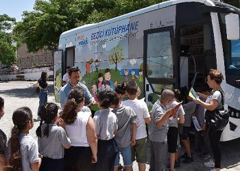 İnci Vakfı Gezici Kütüphanesi yaz sonuna kadar sarsıntı bölgesindeki faaliyetlere dayanak sağlayacak