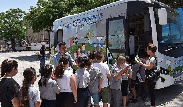 İnci Vakfı Gezici Kütüphanesi yaz sonuna kadar sarsıntı bölgesindeki faaliyetlere dayanak sağlayacak
