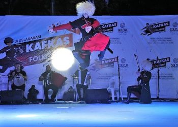 Kafkas Halk Oyunları Gölcük’te Resital sunacak