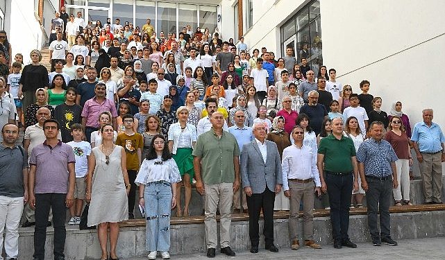 Karabağlar Belediyesi’nden başarılı öğrencilere bisiklet armağanı