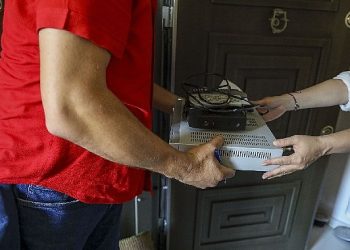 Karşıyaka’da elektronik atıklar, öğrenciler için tablete dönüşüyor