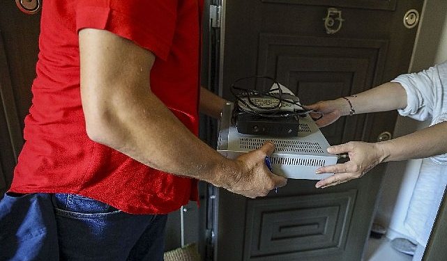 Karşıyaka’da elektronik atıklar, öğrenciler için tablete dönüşüyor