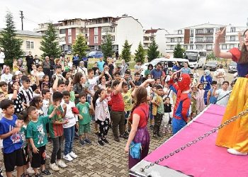 Kartepeli cocuklar gönlüllerince eğlendiler 