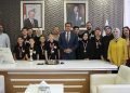 Kazandıkları kupayı Vilayet Ulusal Eğitim Müdürlüğüne Armağan Ettiler