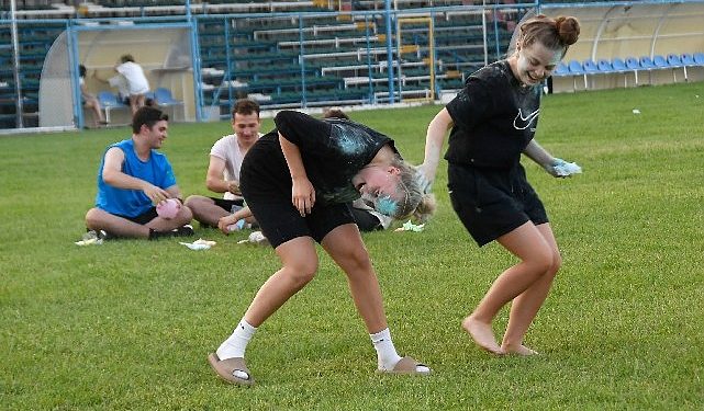 Kemer’de ‘renkli’ şenlik