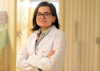 Kimi ebeveynler çocuklarını harika bir görünüşe yanlışsız itebiliyor