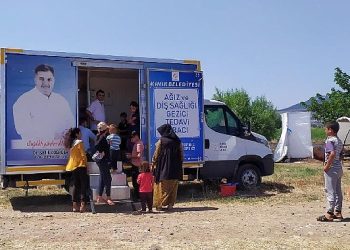 Kınık’ta gezici diş sıhhati aracında tarım emekçilerine sıhhat taraması