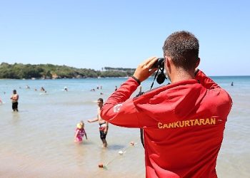 Kıyılarda 494 kişi boğulmaktan kurtarıldı