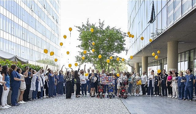 Koç Üniversitesi Hastanesi Çocukluk Çağı Kanserleri Farkındalığı için Jim Clarahan’ı Ağırladı