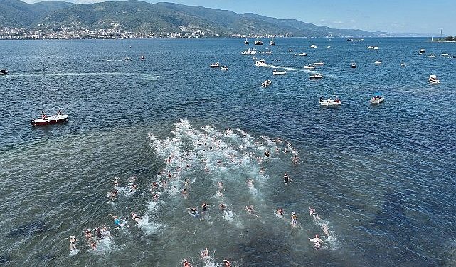 Kocaeli’nin iki yakası yüzlerce yüzücünün kulaçları ile birleşti