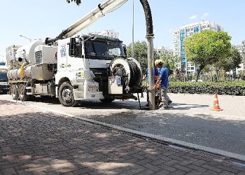 Konya Büyükşehir taşkın riskine karşı kanalizasyon çizgilerini temizliyor