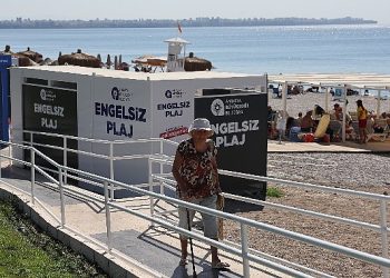 Konyaaltı Manisiz Plajı bu yılda engellilerin gözdesi