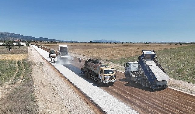 Korkuteli Akyar küme yolu asfaltlanıyor