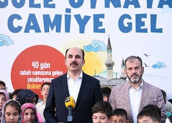 Lider Altay “Güle Oynaya Mescide Gel Projesi”nde Çocukların Sabah Namazı Heyecanına Ortak Oldu