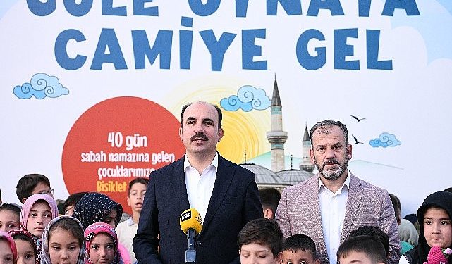 Lider Altay “Güle Oynaya Mescide Gel Projesi”nde Çocukların Sabah Namazı Heyecanına Ortak Oldu