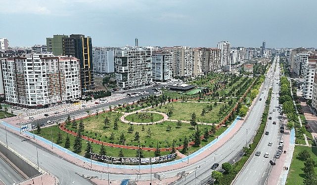 Lider Altay: “Şehrin Merkezinde Değerli Bir Yeşil Doku Oluşturan Şefik Can Parkı’nda Üçüncü Etap Çalışmalarımız Sürüyor”