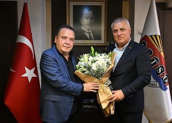 Lider Böcek Alanyalı turizmcilerle bir ortaya geldi