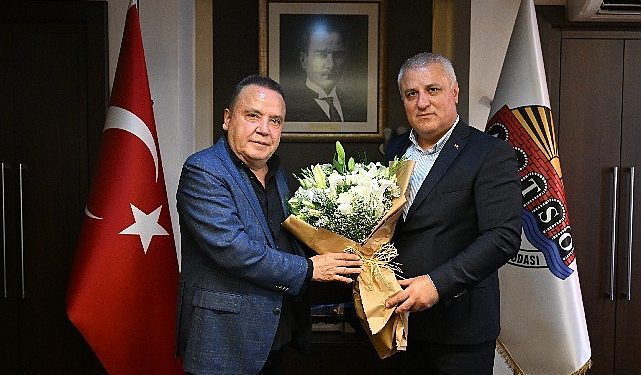 Lider Böcek Alanyalı turizmcilerle bir ortaya geldi