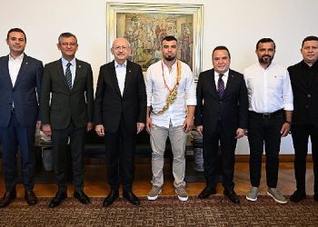 Lider Böcek ve Başpehlivan Zeybek’ten CHP Genel Lideri Kılıçdaroğlu’na ziyaret