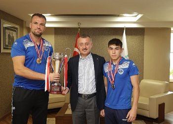 Lider Büyükakın pehlivanları ağırladı