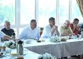 Lider Kocaman muhtarlarla bir ortaya geldi