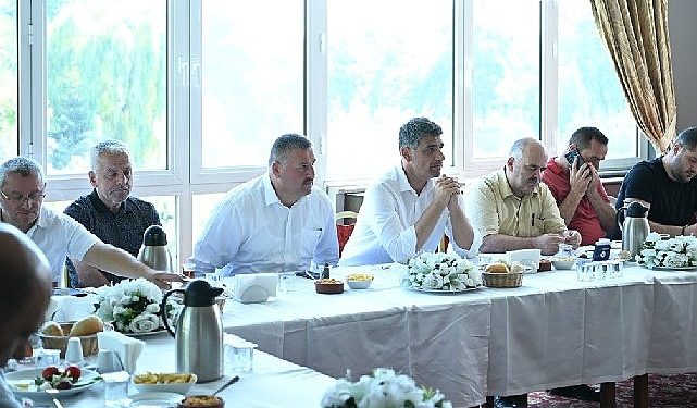 Lider Kocaman muhtarlarla bir ortaya geldi