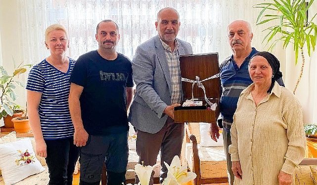 Lider Sandıkçı Hacıları Ziyaret Etti