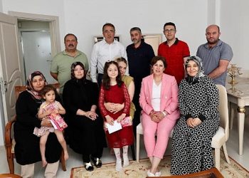 Lider Savran konut ziyaretlerinde bulundu