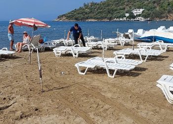 Menderes’te Zabıtadan Kıyı Kontrolü