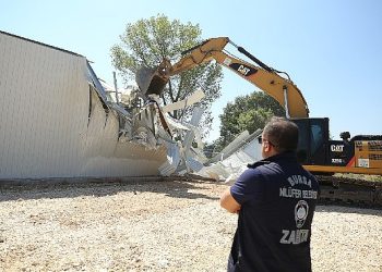 Nilüfer’de iki kaçak yapı daha yıkıldı