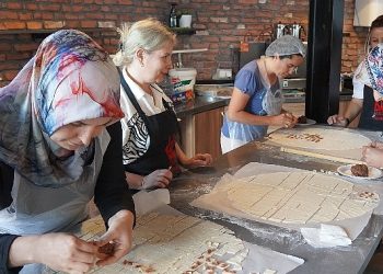 Ödüllü mantı bükme yarışı Keçiören’de düzenlendi