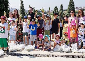 Öğrencilerin Ömür Bahçesi’nde hasat heyecanı