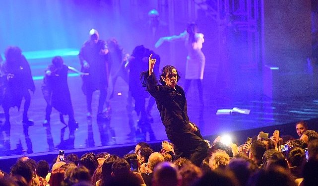 Okan Bayülgen ile “Richard” birinci kere Harbiye Açıkhava’da!