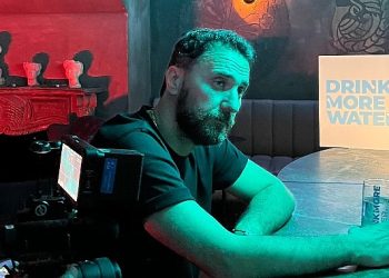 Oyuncu Fırat Çelik, Pernod Ricard ‘Drink More Water’ isimli yeni sineması ile su içmeye davet ediyor