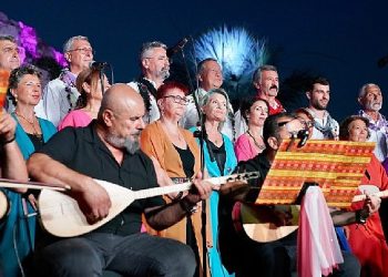 Seferihisar’da türkü dolu gece