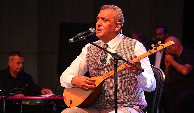 Âşık Veysel’in türküleri Yavuz Bingöl tarafından Kocaeli’de seslendirildi