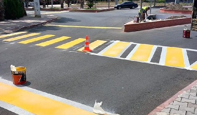 Turizm Bulvarı’nda yaya geçitleri boyandı