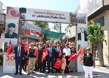 Urlalılar 97 yıldır Atatürk’ü bağrına basıyor