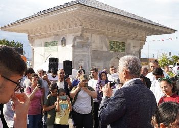 Üsküdar’da 10 bin bireye aşure ikram edildi 