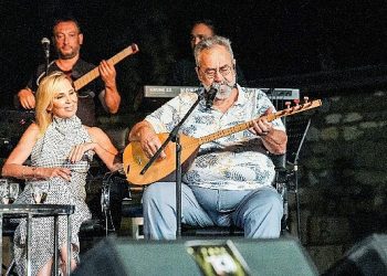 Yaz sohbetlerinde Ege türküleri coşkusu